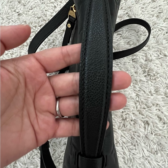 LOUIS VUITTON
Empreinte Pochette Metis Black - Picture 4 of 14